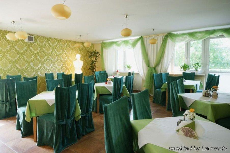 Hotel Wilanow Warszawa By Desilva المطعم الصورة